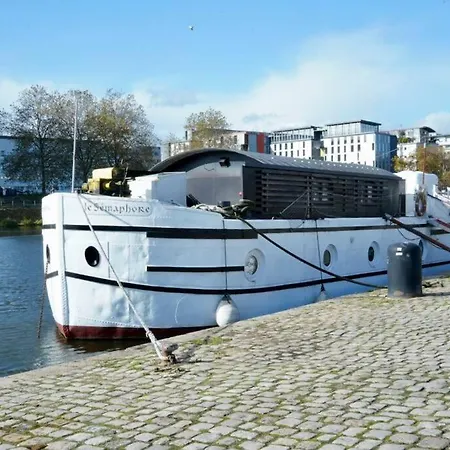 Peniche Le Semaphore 船屋 *