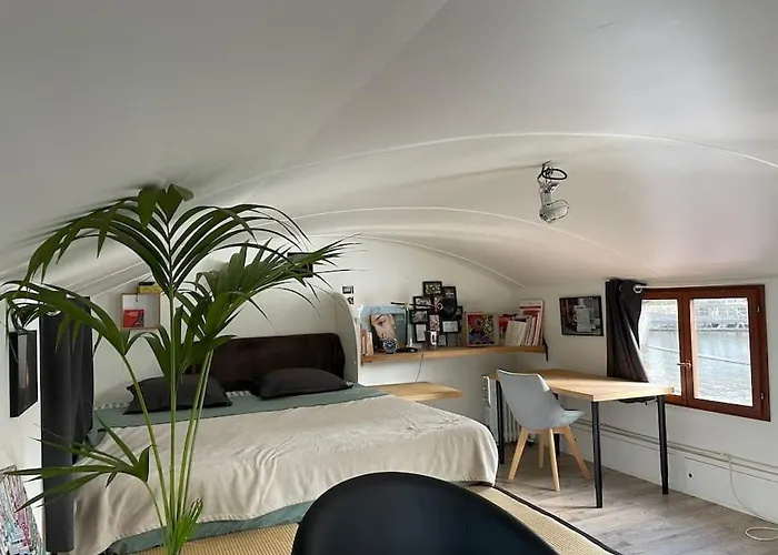 Úszó hotel Peniche Le Semaphore Nantes